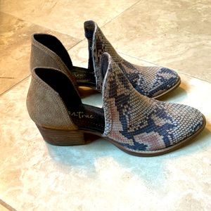 Diba True “Shy Town” bootie, size 9M, Excellent condition